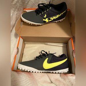 Nike Elastico Pro III TF unisex Kids 7.5 indoor cleats.